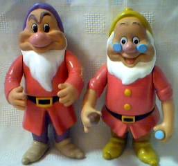 Walt Disney - Snow White Vinyl Dwarf Figures Gumpy and Doc