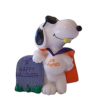 Snoopy and Peanuts Collectibles - Snoopy Joe Vampire Halloween Whitmans PVC