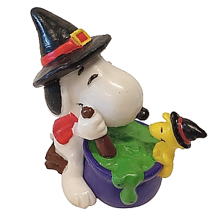 Snoopy and Peanuts Collectibles - Snoopy and Woodstock as WItches Halloween PVC Figure