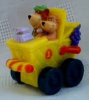 Hanna Barbera Collectibles - Yogi Bear and BooBoo in Picnic Basket Car